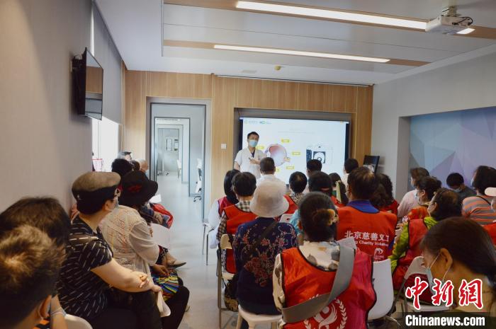 全國愛眼日,老年群體如何保持健康用眼?-易網<a href=http://www.weilaijie.cn/ target=_blank class=infotextkey>健康養生</a>網 全國愛眼日,老年群體如何保持健康用眼?