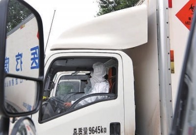 醫療廢物處置人員:抗疫“幕后英雄”-易網<a href=http://www.weilaijie.cn/ target=_blank class=infotextkey>健康養生</a>網 醫療廢物處置人員:抗疫“幕后英雄”