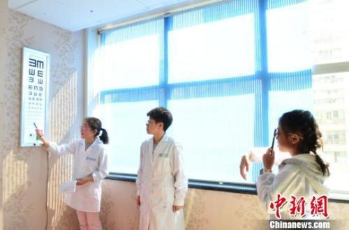 世界愛眼日:拿什么拯救我們的“小眼鏡”?-易網健康<a href=http://www.weilaijie.cn/jkys/ target=_blank class=infotextkey>養生</a>網 世界愛眼日:拿什么拯救我們的“小眼鏡”?