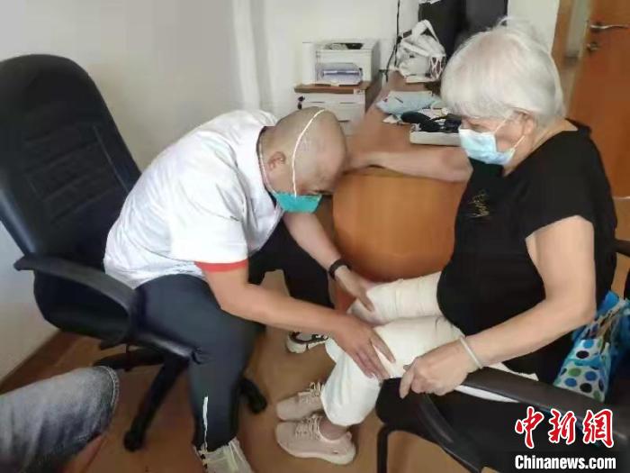 中華文化“瑰寶”中醫藥在毛里求斯綻放“健康之花”-易網健康<a href=http://www.weilaijie.cn/jkys/ target=_blank class=infotextkey>養生</a>網 中華文化“瑰寶”中醫藥在毛里求斯綻放“健康之花”