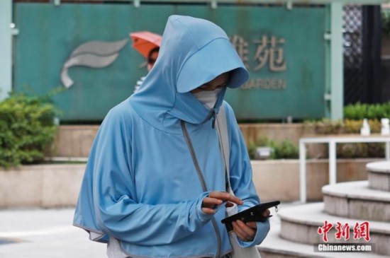 全副“捂”裝迎戰高溫你身上的防曬衣靠得住嗎？