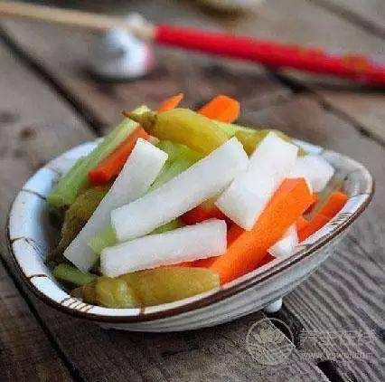 如何腌制酸甜微辣爽口的白蘿卜條？