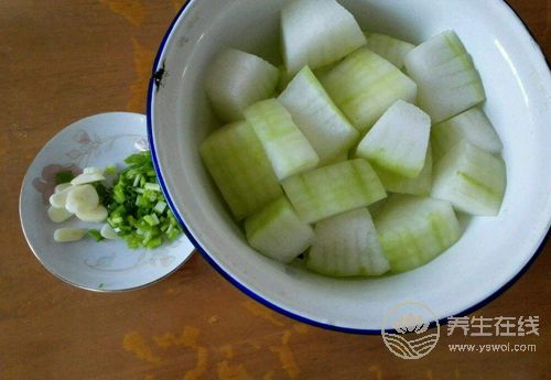 冬瓜的功效作用都很強(qiáng)，常吃冬瓜能消腫利尿改善血糖