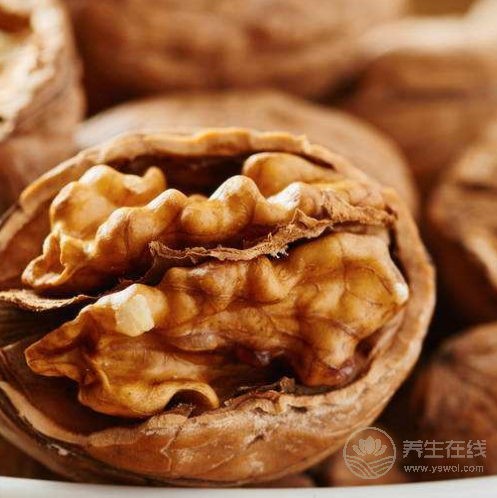秋季豐收,核桃的營養(yǎng)價值高,但這2種吃法不可取 秋季豐收,核桃的營養(yǎng)價值高,但這2種吃法不可取