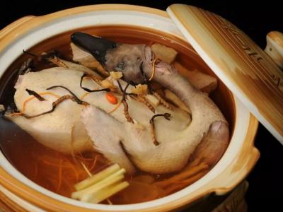 海參老鴨湯怎么做更有營養也更好吃