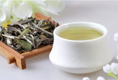 晚上喝白茶對(duì)于身體會(huì)產(chǎn)生哪些方面的影響