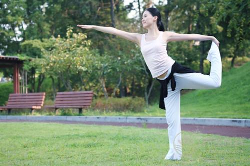 九組動作助愛美的你減脂塑形-易網(wǎng)健康養(yǎng)生網(wǎng) 九組動作助愛美的你減脂塑形
