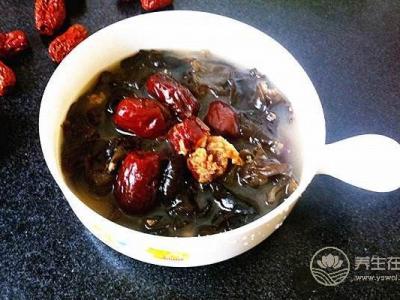黑木耳紅棗湯 養(yǎng)顏又祛斑