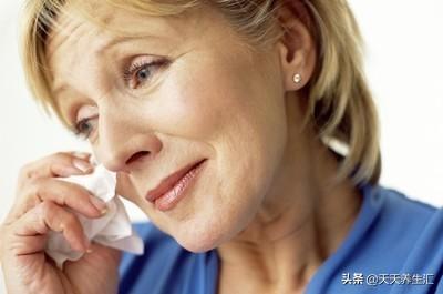 女士四十五歲后是人體“易老期”，夏天要繞開這一件事兒，再喜愛也要憋住
