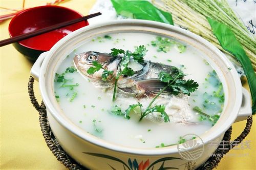 “三高”人群不適宜喝魚頭湯-易網(wǎng)健康<a href=http://www.weilaijie.cn/jkys/ target=_blank class=infotextkey>養(yǎng)生</a>網(wǎng) “三高”人群不適宜喝魚頭湯