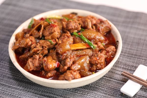 魔芋是怎么制作出來的 魔芋的原料是啥-易網(wǎng)健康<a href=http://www.weilaijie.cn/jkys/ target=_blank class=infotextkey>養(yǎng)生</a>網(wǎng) 魔芋是怎么制作出來的 魔芋的原料是啥