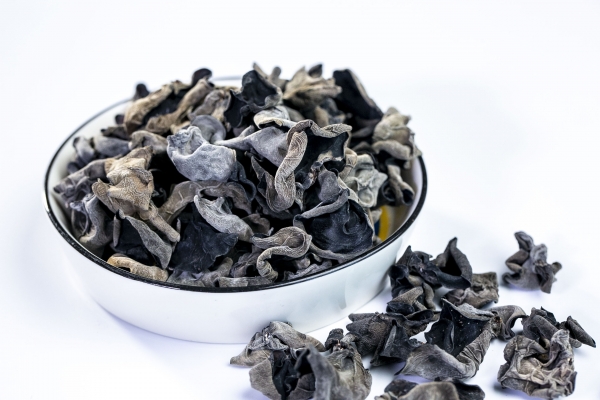 黑木耳和什么食物相克 木耳的食用注意事項