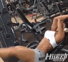 35歲練成最強大臀?。”环顬椤巴紊瘛保瑩碛?00萬粉絲