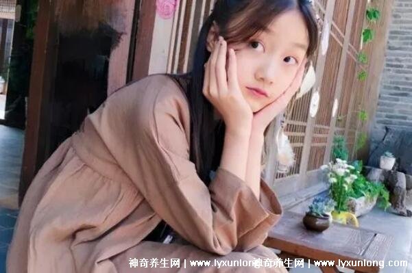 初中生可以一天抹一遍水乳嗎，不建議/清潔和防曬更重要
