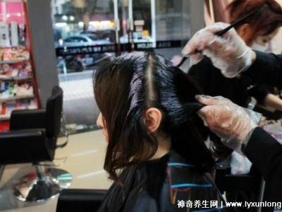 為什么理發(fā)師都不建議染黑色，顏色超顯老對(duì)發(fā)質(zhì)傷害大(4個(gè)原因)
