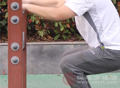 愛運(yùn)動(dòng)的人看看 6個(gè)常見動(dòng)作特別傷膝蓋 很多人不知情