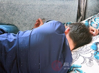 做俯臥撐和堅持跑步 哪種鍛煉方式對身體好 不同人應該怎么選