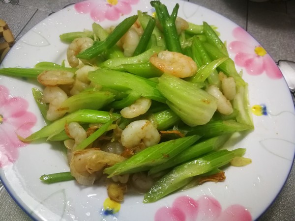 西芹蝦仁的做法-家常味炒菜譜-易網(wǎng)健康養(yǎng)生網(wǎng) 西芹蝦仁的做法-家常味炒菜譜
