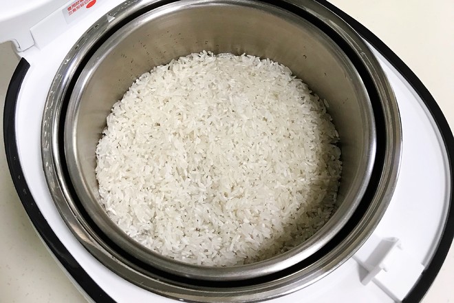 臘腸土豆脫糖飯的做法-咸鮮味蒸菜譜-易網(wǎng)健康養(yǎng)生網(wǎng) 臘腸土豆脫糖飯的做法-咸鮮味蒸菜譜