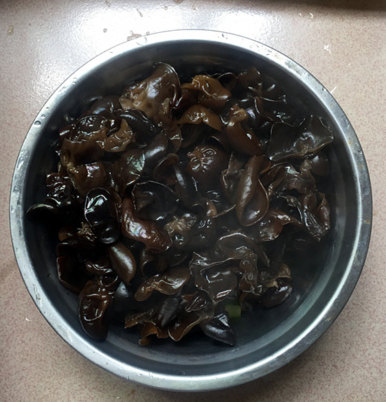 黃瓜拌黑木耳的做法-酸辣味拌菜譜-易網健康養生網 黃瓜拌黑木耳的做法-酸辣味拌菜譜