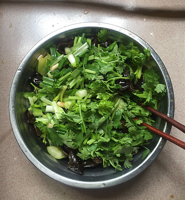 黃瓜拌黑木耳的做法-酸辣味拌菜譜-易網健康養生網 黃瓜拌黑木耳的做法-酸辣味拌菜譜