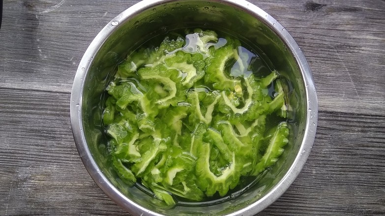 清炒苦瓜的做法-家常味炒菜譜