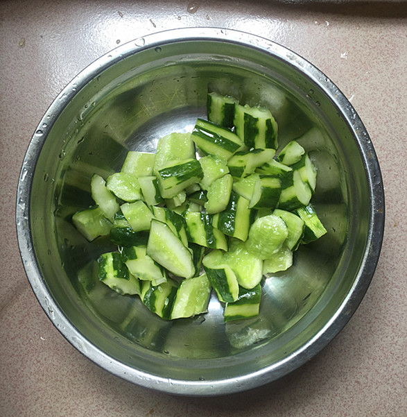黃瓜拌黑木耳的做法-酸辣味拌菜譜-易網健康養生網 黃瓜拌黑木耳的做法-酸辣味拌菜譜