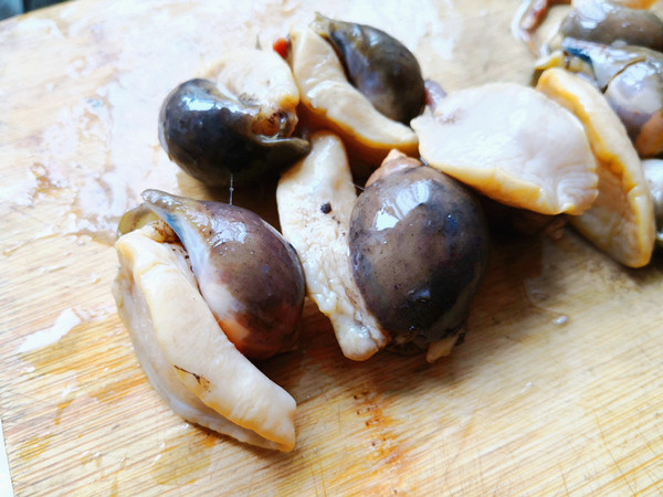 蒜苔炒假鮑魚的做法-咸鮮味炒菜譜-易網(wǎng)<a href=http://www.weilaijie.cn/ target=_blank class=infotextkey>健康養(yǎng)生</a>網(wǎng) 蒜苔炒假鮑魚的做法-咸鮮味炒菜譜