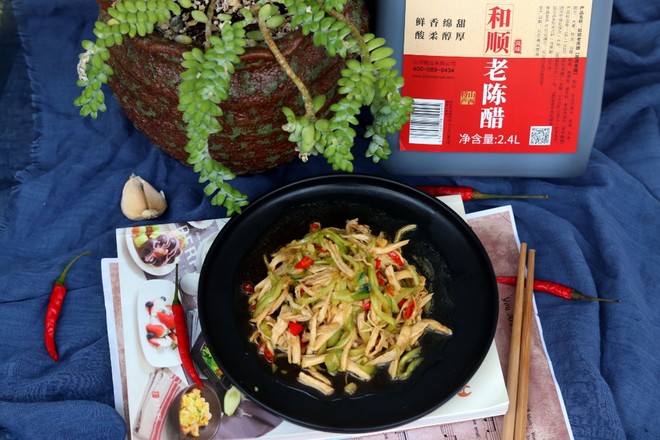 黃瓜拌雞絲的做法-酸辣味拌菜譜-易網(wǎng)健康養(yǎng)生網(wǎng) 黃瓜拌雞絲的做法-酸辣味拌菜譜