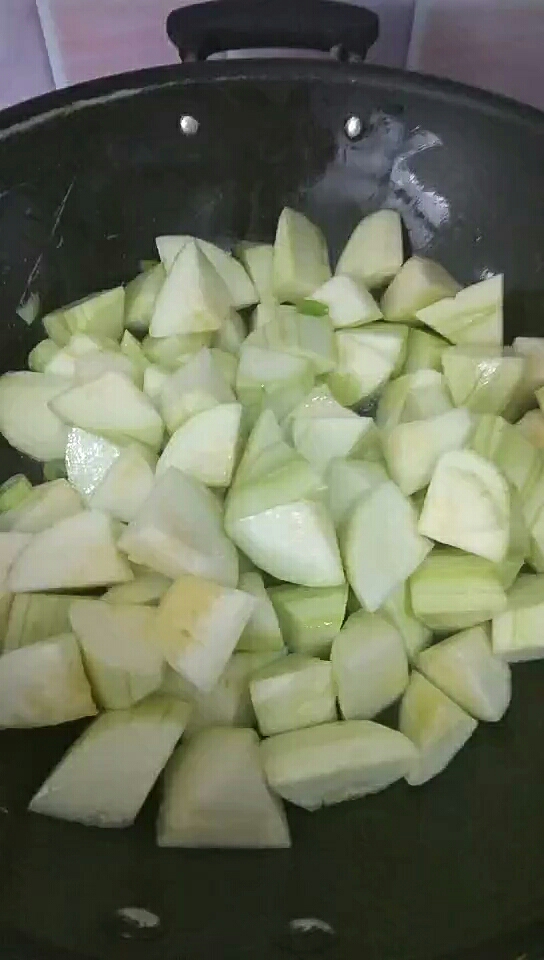 素燉角瓜的做法-家常味燉菜譜