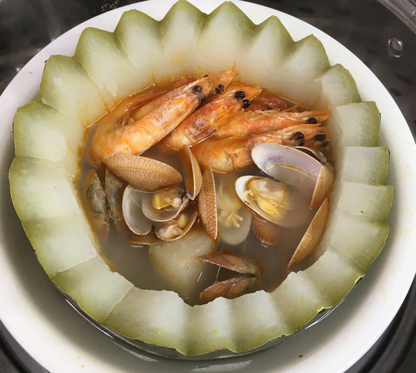 粵式海鮮冬瓜盅的做法-其它口味蒸菜譜-易網(wǎng)健康養(yǎng)生網(wǎng) 粵式海鮮冬瓜盅的做法-其它口味蒸菜譜