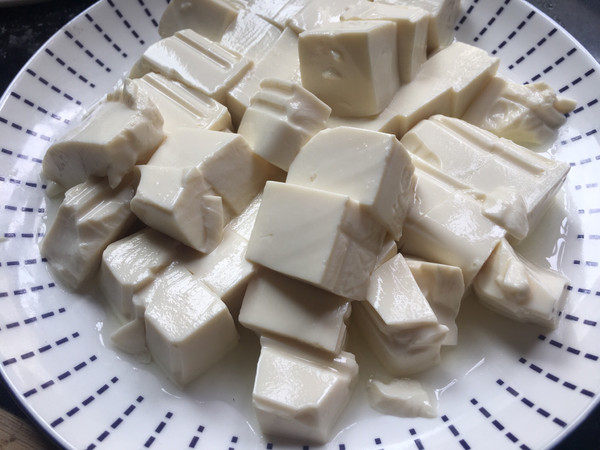 豆腐雞蛋羹的做法-家常味蒸菜譜-易網(wǎng)<a href=http://www.weilaijie.cn/ target=_blank class=infotextkey>健康養(yǎng)生</a>網(wǎng) 豆腐雞蛋羹的做法-家常味蒸菜譜