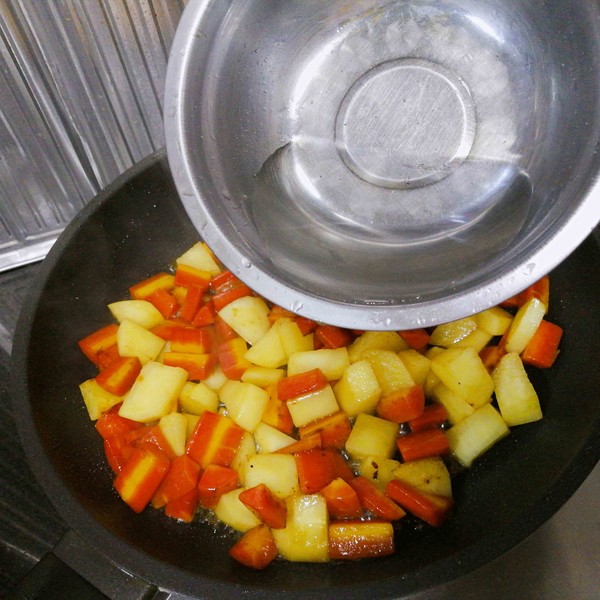 水果胡蘿卜土豆炒肉的做法-家常味炒菜譜
