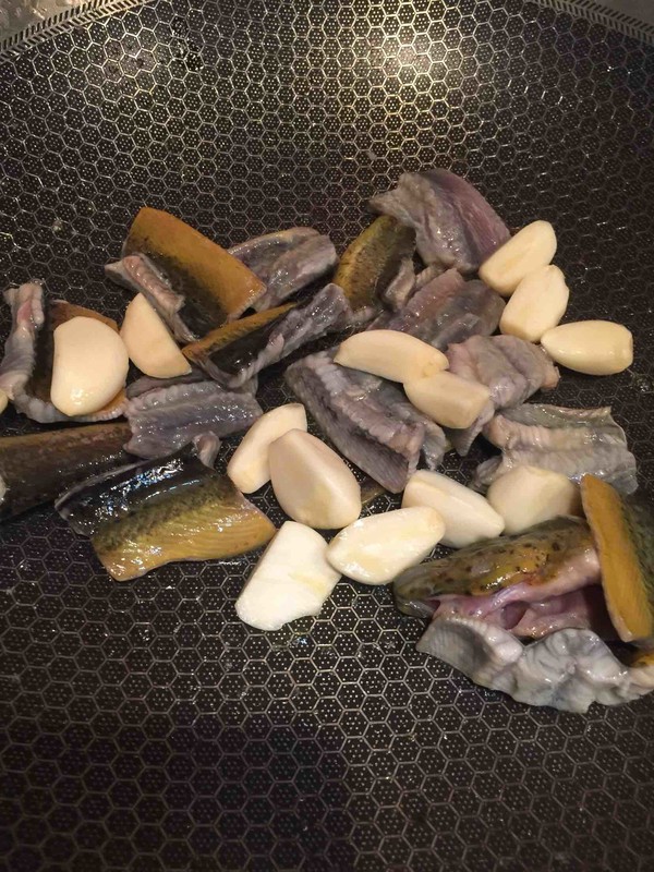 大蒜燒黃鱔的做法-蒜香味燒菜譜-易網健康養生網 大蒜燒黃鱔的做法-蒜香味燒菜譜