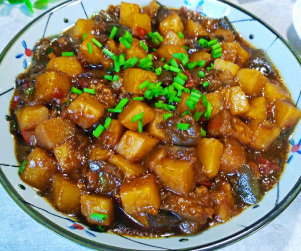紅燒茄子土豆的做法-家常味炒菜譜-易網健康養生網 紅燒茄子土豆的做法-家常味炒菜譜