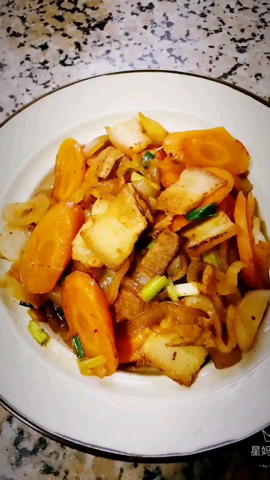 洋蔥炒肉片的做法-家常味炒菜譜-易網健康養生網 洋蔥炒肉片的做法-家常味炒菜譜