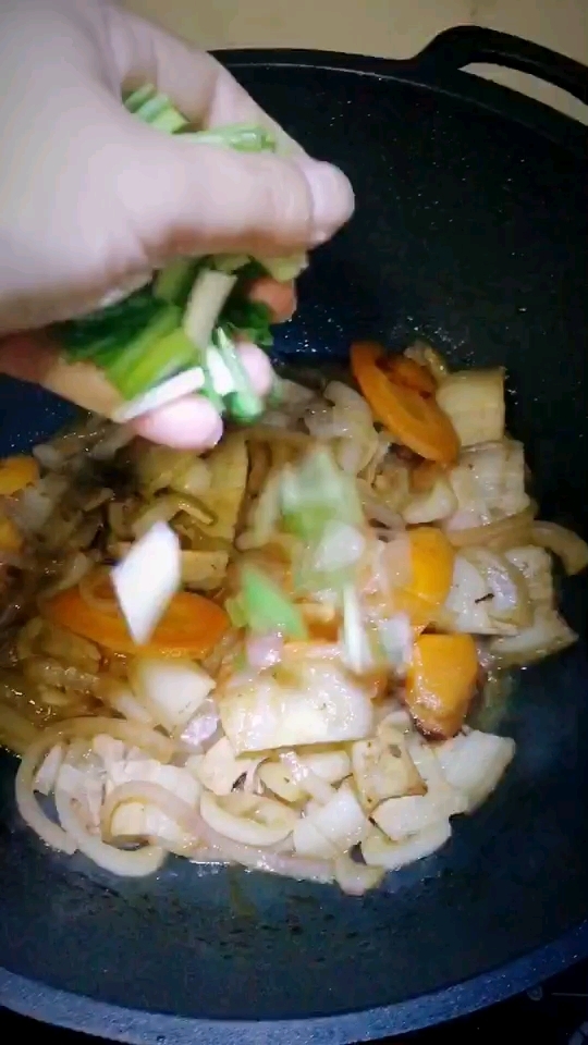 洋蔥炒肉片的做法-家常味炒菜譜