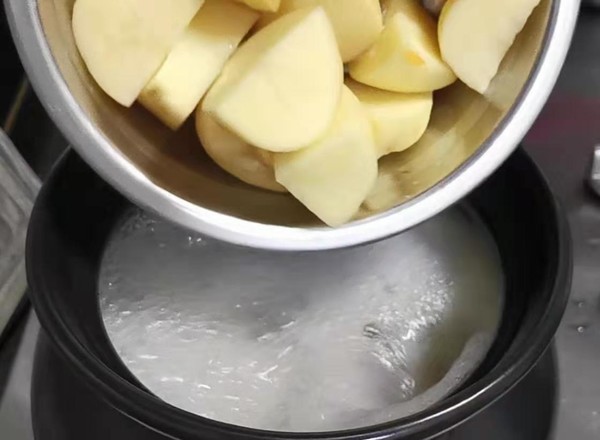土豆淮山雞湯的做法-家常味煲菜譜