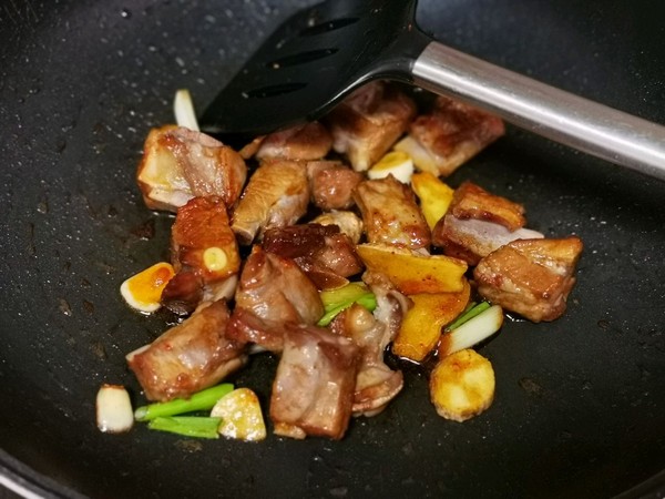 腐乳燒排骨的做法-家常味燒菜譜-易網健康養生網 腐乳燒排骨的做法-家常味燒菜譜