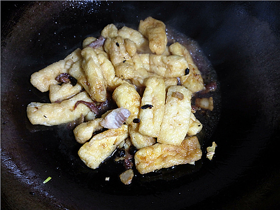 家鄉(xiāng)豆腐的做法-咸鮮味炒菜譜-易網健康養(yǎng)生網 家鄉(xiāng)豆腐的做法-咸鮮味炒菜譜
