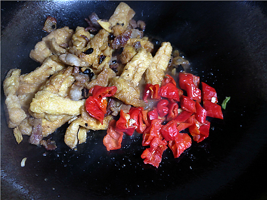 家鄉(xiāng)豆腐的做法-咸鮮味炒菜譜-易網健康養(yǎng)生網 家鄉(xiāng)豆腐的做法-咸鮮味炒菜譜