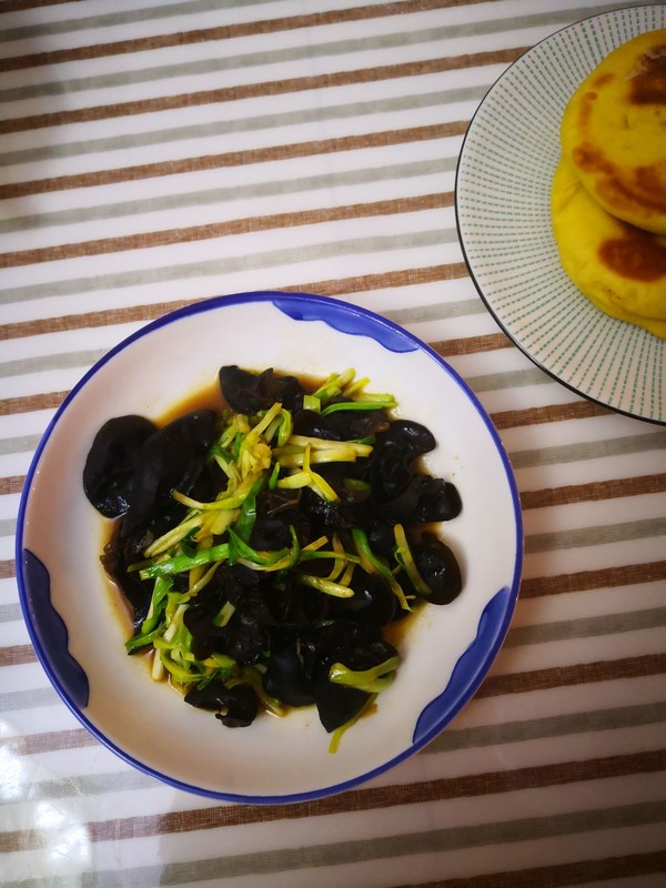 木耳炒蒜苗的做法-家常味炒菜譜-易網(wǎng)健康養(yǎng)生網(wǎng) 木耳炒蒜苗的做法-家常味炒菜譜