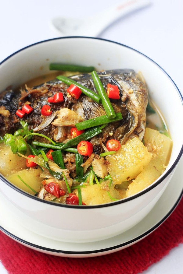 魚頭燉冬瓜的做法-魚香味燉菜譜-易網(wǎng)健康養(yǎng)生網(wǎng) 魚頭燉冬瓜的做法-魚香味燉菜譜