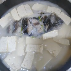奶白鯽魚(yú)豆腐湯的做法-咸鮮味燉菜譜