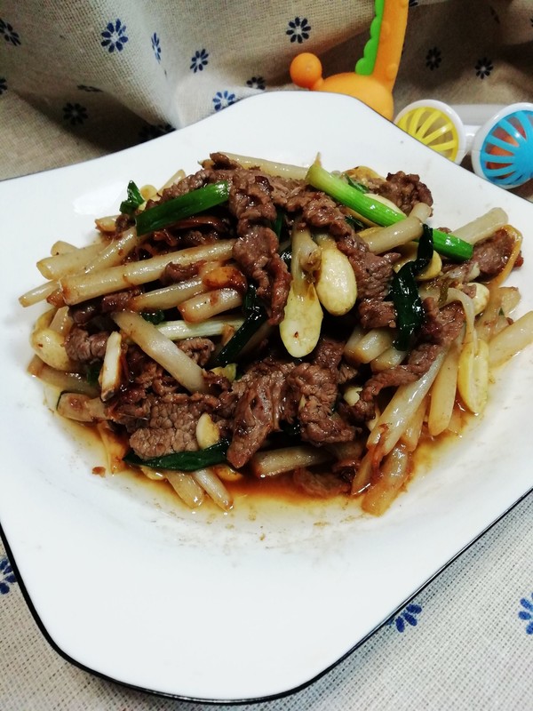 牛肉炒花生芽的做法-咸鮮味炒菜譜-易網健康養生網 牛肉炒花生芽的做法-咸鮮味炒菜譜