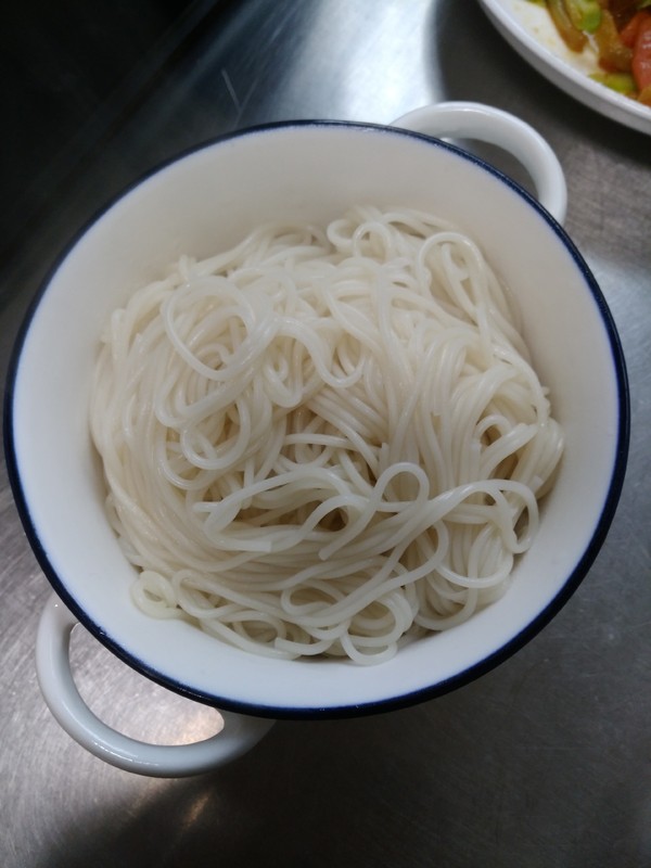 榨菜肉絲面的做法-家常味炒菜譜
