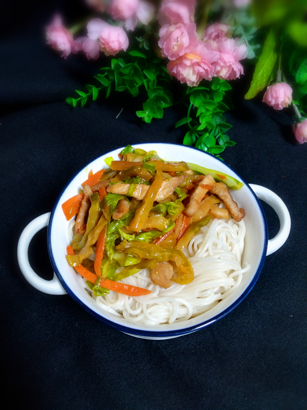 榨菜肉絲面的做法-家常味炒菜譜-易網(wǎng)健康養(yǎng)生網(wǎng) 榨菜肉絲面的做法-家常味炒菜譜