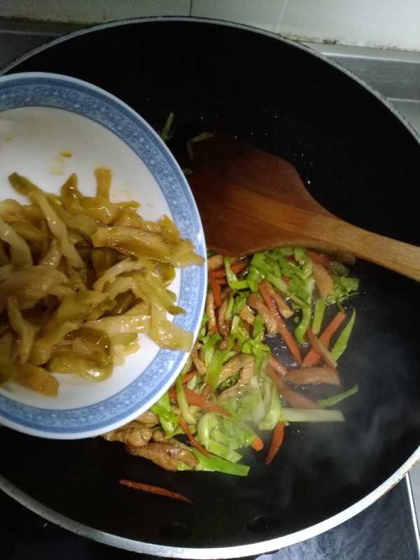 榨菜肉絲面的做法-家常味炒菜譜
