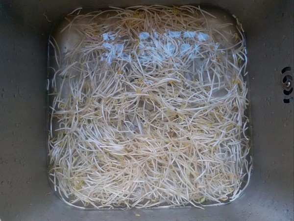 爆炒。酸辣綠豆芽的做法-咸鮮味炒菜譜