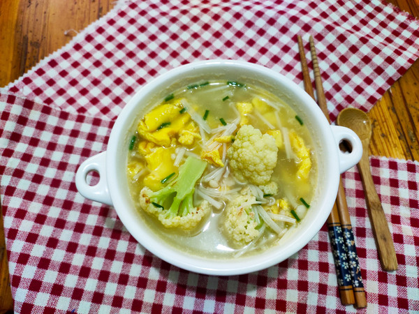 有機(jī)花菜雞蛋湯的做法-咸鮮味煮菜譜-易網(wǎng)健康養(yǎng)生網(wǎng) 有機(jī)花菜雞蛋湯的做法-咸鮮味煮菜譜